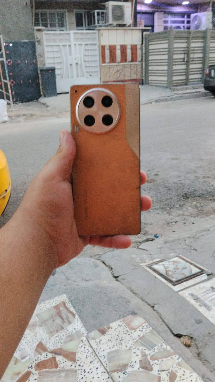 تكنو كامون30.5gجهاز قوي وسلس 90فريم بي عدسه الكاميرا مفطره والشاشه بيه فطور جهاز شغال ماماثر عليه الكسر ذاكره 256 بغداد الشعب السعر 145وبي مجال حك الجيه ***********
