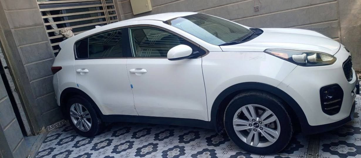 السلام عليكم سبورتج للبيع وارد امريكي محرك 2400
موديل 2017  بيه بنيد مصبوغ فقط و شويه بارات لباقي كفاله سعره 153 و بيه مجال الشراي يتصل سياره بسمي رقم جديد هزه جديده تبريد قطعتين  مكاني ديوانيه *********** بي واتساب
