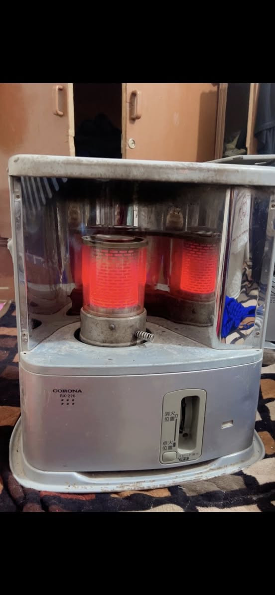 ميز مرايا تركي حجم كبير السعر 50
مجمده ب100الف 
صوبه نفطيه 35
مكتبه رفوف اثنين 50 
زوليه حجم كبير 6*6 ب50 
ميز صاج متكون من 3 مجرات السعر 25
بلازما حجم 32 بدون نت السعر 75
عربانه نضيفه منام وجلوس للطفل 50 الف
چربايه حديد نفر واحد 50
غساله تشتغل فقط النشافه 25 
ميز حديد للمبرده والخزان 40
تانكي ماء 65 
براميل بناء الواحد ب15 
مبرده شغاله تحتاج وتر بم ب50 
كاروك حديد  10
عجانه + خباطه سعرها 75 
ميز مرايا حجم صغير 20
جهاز قياس السكر ب25 
 📞 *********** 
العنوان مجمع حطين الشقق عماره 153
