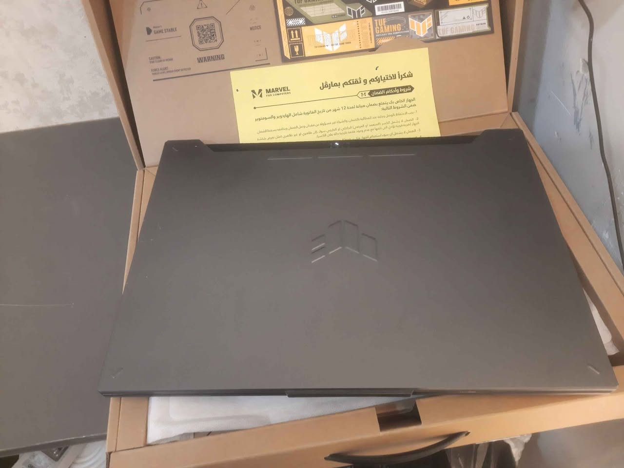 💻 لابتوب كيمنك خارق ASUS TUF F15 للبيع (بكامل ملحقات الشركة والتغليف الأصلي) 💻

​السلام عليكم شباب، عندي لابتوب ASUS TUF Gaming F15 بمواصفات عالية جداً وقوية للألعاب الثقيلة وبرامج التصميم والمونتاج والهندسة.
​الجهاز أخو الجديد وبحالة الوكالة تماماً،
 استخدامي إله جان محدود وخفيف جداً (فقط لبرامج الوورد وتصفح ملفات الـ PDF)، 
الجهاز داخلياً وخارجياً بحالة الزيرو، ما مجهد، ما مفتوح، وما نازل بيه أي لعبة ثقيله

​📦 ملاحظة مميزة: الجهاز يجي مع الكرتونة الأصلية، الاستكرات (الملصقات)، وحرفياً كل شيء وياها حتى تغليف الشركة الأصلي، يعني كأنما كاعد تفتح كارتونة جهاز جديد من المحل!

​🔍 المواصفات الفنية (Specifications):
​الموديل: ASUS TUF Gaming F15 (FX507VV)

​المعالج (CPU): Intel® Core™ i7-13620H (جيل 13 قوي وسريع جداً)

​كرت الشاشة (GPU): NVIDIA® GeForce RTX™ 4060 (8GB) بكامل قوته 140W 
مع ميزة MUX Switch.

​الذاكرة العشوائية (RAM): 16GB DDR5 
(سرعة 4800MHz).

​الهارد (Storage): 512GB SSD NVMe Gen4x4 فائق السرعة.

​الشاشة: قياس 15.6 إنش بدقة FHD بتردد 144Hz بألوان حقيقية 100% sRGB.

​الكيبورد: إضاءة RGB مميزة وتكدر تتحكم بألوانها وحركتها.

​اللون: رمادي مميز (Mecha Gray).

​النظام: ويندوز 11  أصلي مفعّل وجاهز للاستخدام.

​⚡ تفاصيل الشحن والملحقات:
​الشاحن الأصلي العملاق بقدرة 240 واط 
(يوفر استقرار كامل للأداء).

​الجهاز يدعم ميزة الشحن عن طريق منفذ
 USB Type-C 
(بشاحن خارجي فوق الـ 100 واط)
 ميزة خرافية للسفر والطلع الخفيفة.

​الكارتونة بكامل ملحقاتها وتغليفها ونظافة الجهاز 100% بدون أي عيوب .

​💰 
​السعر: 1,350,000 دينار عراقي (قابل للتفاوض البسيط للشراي ).
​📍 الموقع: الديوانية يوجد توصيل باقي المحافضات
📞 للتواصل: المراسلة على الخاص، أو الواتساب على الرقم: [ *********** ] الرمادي, الأنبار
