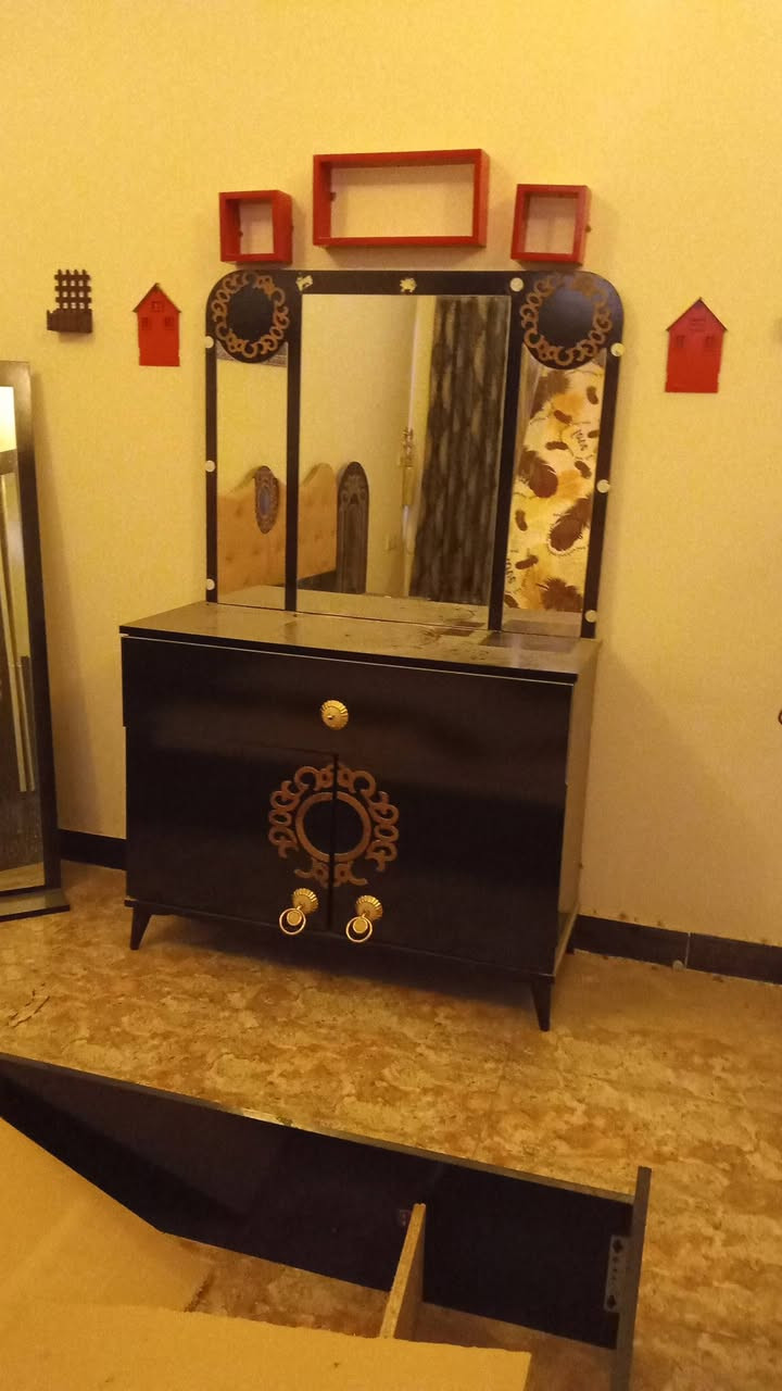 غرفه تركيه للبيع 6 قطع مكاني بغداد البلديات السعر ب250 الف وبيهه مجال اتصال ***********
