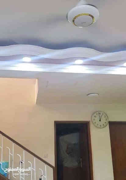 #دار للبيع 220 م في المنصور حي الزهور واجهة 10 م نزال 22 م الدار مسلح كلاسك مجدد طابق اول كراج سيارتين حديقة مطبخ استقبال  غرفه طعام هول داخلي مناور خدمات غربي شرقي غرفه نوم مخزن 
طابق ثاني 3 غرفه نوم ماستر هول داخلي الدار مجدد بالكامل جبسن بورد نظيف جداً شارع الدار 7 م بدون رصيف السعر مناسب جداً 
لاي استفسار الاتصال بالحاج ابو محمد 
***********
او اضغط كلمة تم انطيك السعر خاص
