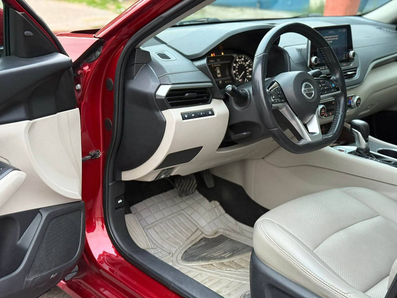 نيسان التيما 2019 SV 
وارد امريكي بدون قطرة صبغ فقط بارد 3 مكانات بدون حادث بدون ايرباك كله سليم 
مواصفات 
شاشة 
كامرة
رادارات امامي او خلفي 
نقطة عمياء 
سياقه ذاتيه 
تدفئه كشنات 
سلايد روف 
كشنات كهرباء 
ستيرين هيتر 
تحكم ستيرين 
محرك 2500 4 سلندر 
ماشية 70 الف 
رقم اربيل بسمي هزة جديدة رقم جديد بدون نقوصات تخم تاير جديد 
السعر 14,800$ 
*********** بغداد, العراق
