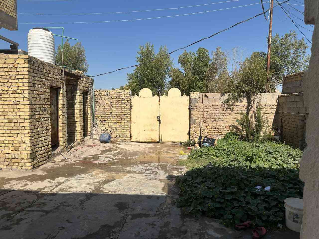 بيت طابو للبيع بحي امام الرضا مساحته 250
يتكون من غرفتين وصاله وهول وديوانيه ومطبخ وحديقه جبيره 

***********
