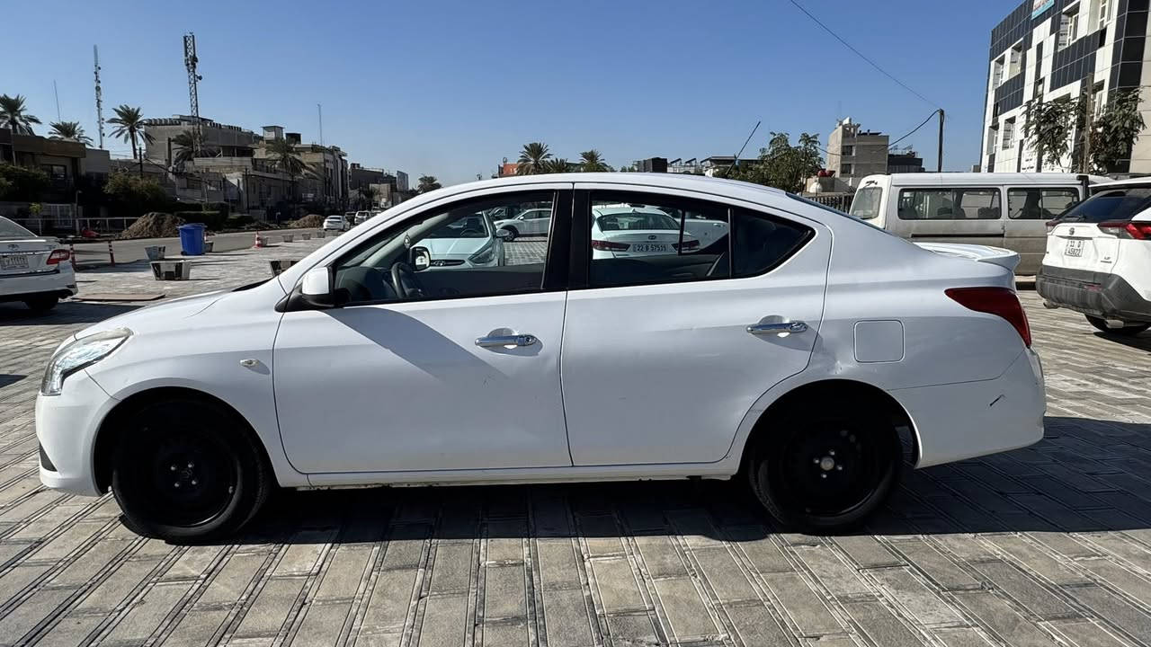 السلام عليكم 
نيسان سني هندي موديل 2021 
ماشيه ١١٦ الف
سياره حلوه نظيفه
بدون لا صبغ ولا بارد
فقط طخات
مكاني بغداد 
***********
السعر١١٨ وبيها مجال قليل
