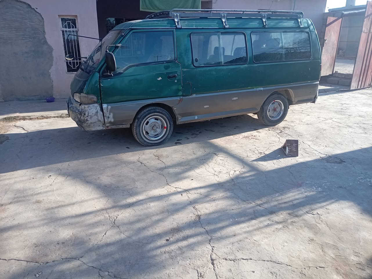 كيا هوندا للبيع موديل ١٩٩٤  رقم بغداد السعر ٢٧ بيها مجال الاتصال على الرقم ***********
