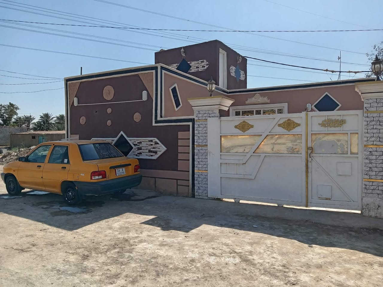 سلام عليكم بيت للبيع ع شارع مباشر منطقت خيري مقابل جامع الرحمه السعر ٣٠  للأسف ***********
