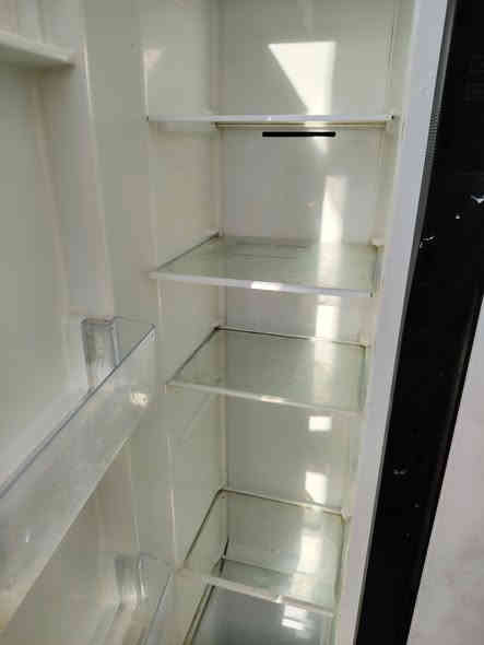 ثلاجة للبيع بسعر مناسب للاستفسار الاتصال *********** بشرط ماطور وضمان
