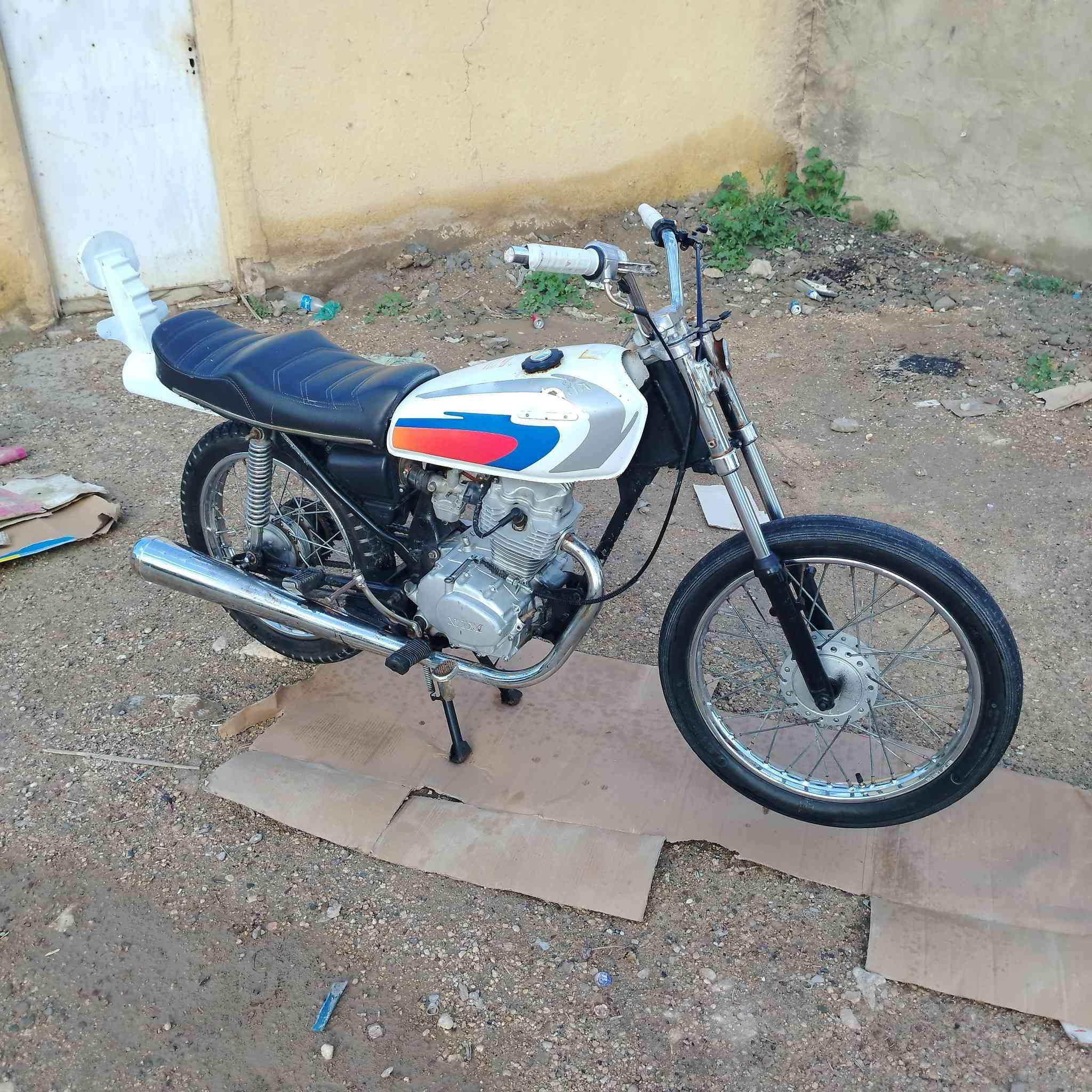 السلام عليكم دراجة للبيع كلك كلك دراجة نامه كلش حلوة ونضيفة السعر 225 وبيهه مجال قليل مكاني كوفة ناحية العباسية قرب مشروع الماء متواجد خاص وهذا رقمي   ***********
