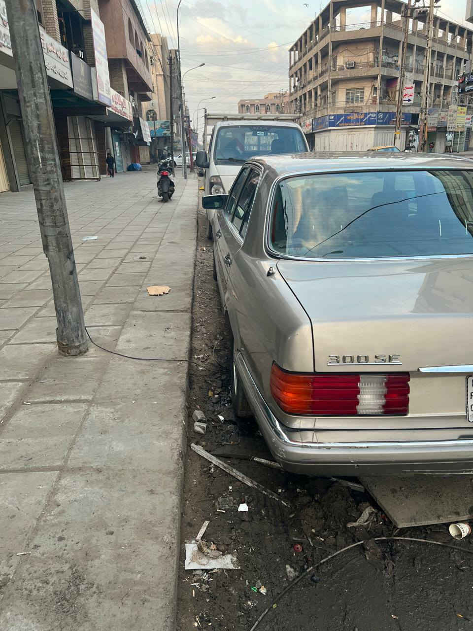 السلام عليكم
من رخصة مدير الكروب
مارسدس 300S موديل 1988 وارد يابان
كير ومحرك بلادي مبدلة جديد قبل شهر مكفول لا تنقيص ولا تبخير ولاصرف تخم تاير جديد 5 ويل بلادي 
دبل فيت بم دبل اريل كهربائي ويا الراديو
سيارة بيها صبغ فقط داير مال جاملغلت
داخلها نن النوادر لون قهوائي جلد بلادي
نظافة دواخلها 100/85
كهربائياتها كلها شغالة بس تبريدها من بدلت المحرك انزرفت الراديتر فقط
سيارة بالحقيقة احلى من الصور
رقمها انبار دولي بأسمي هزتها جديدة شهر الواحد هاي السنة
رجاء لاتطلب صور اكثر او تريد فديو الها
تعجبك تعال شوفها بعينك لانك مستحيل تشتري على شوفت الصور سعرها 7500$
بيها مجال جدا بسيط جدا
مكاني بغداد / زيونة
للاستفسار اكثر اتصل  ***********
بي واتس اب واسف اذا مارديت على التعليقات
 اسف على الاطالة
