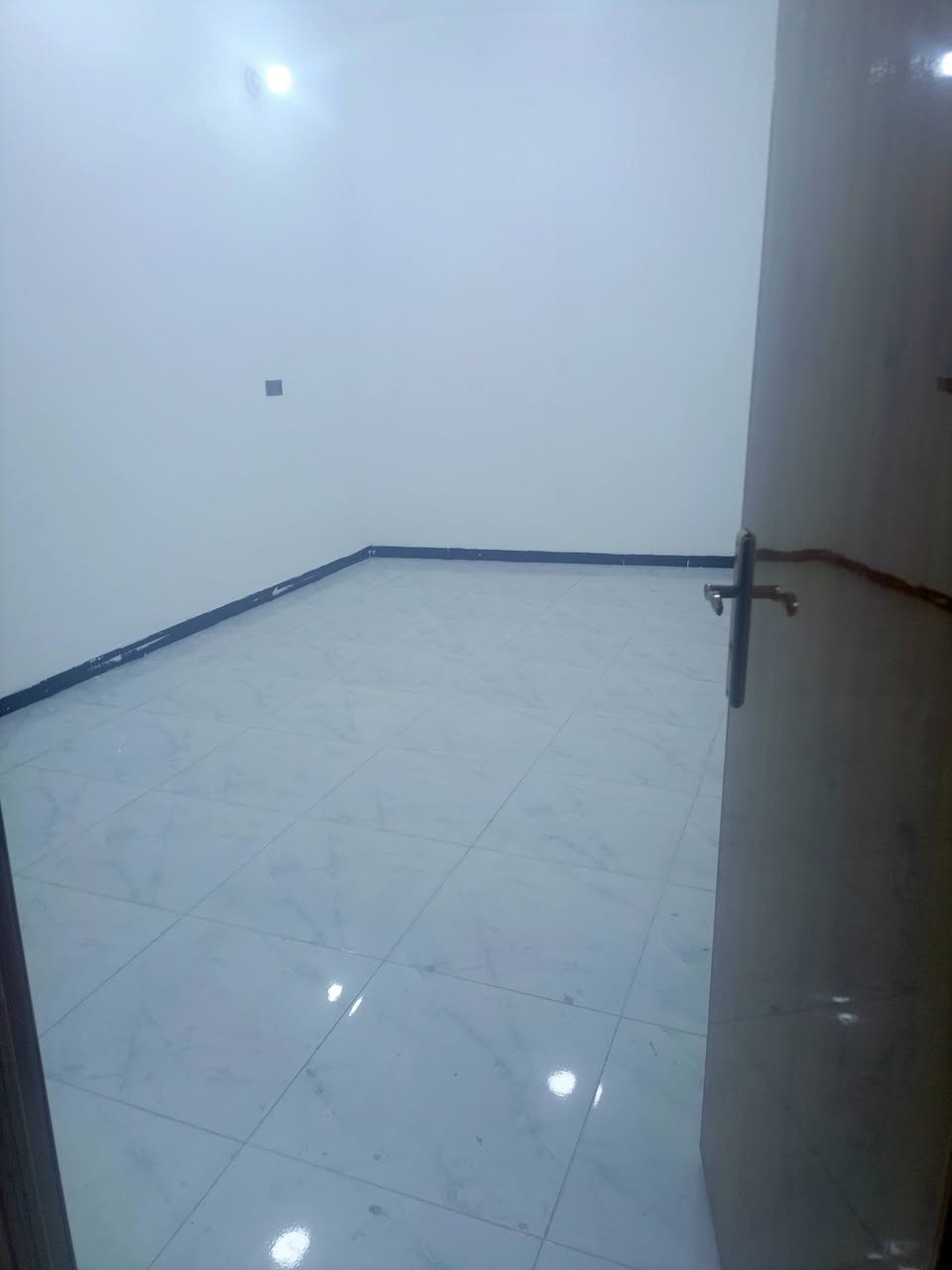 السلام عليكم توجد البيت الايجار في الرمادي قرب مطعم ريان ع شارع 40 
الهول وستقبال و مطبخ و حمام غرفه نوم٢# 
الايجار ٥٠٠
للمزيد من التفاصيل يمكنكم زيارة مكتبنا مكتب العين العقار ع شارع 40 مدخل الصوفيه الثانية 

او الاتصال على الارقام 

***********
***********

***********
