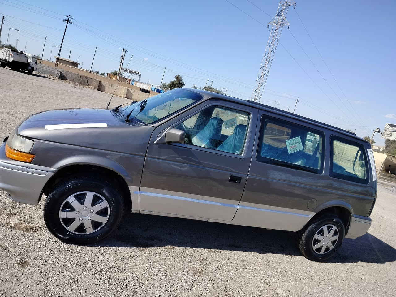 سلام عليكم للبيع كلايزر  مود يل 91  قم صلاح الدين جديد لحد 2028 دفتر بنزين موجود شرط 
تحويل وغرامة وكاله سياره مابي اي نقص بدون خياس بدون ضربه مكينه شرط لا صرف ولا بخار كير مكينه كامري تبريد كلايزر قصير اربع تيرات جديد صدر دبلات جديد كهربائيات كامل سعر 34شراي شراي يخابر مكان طوز ماجاوب لا تعليق ولا خاص رقم هاتف ***********
