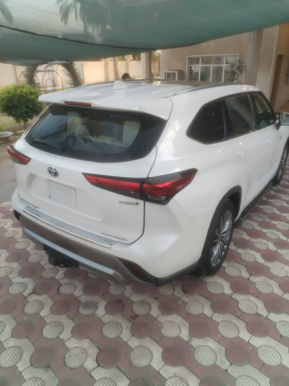 السلام عليكم أخوان للبيع تويوتا هايلندر هابيرد موديل 2021  لون أبيض وارد أمريكي حادثة دعامية وبنيد فقط ماشيه ٧٧ الف فووول مواصفات بأسمي شرط التحويل طبعآ السياره Vip كراسي الوسط منفصل يعني فول الفول رقهما بغداد. سعرها ٢٨٥ ورقة بيها مجال بسيط.
للاتصال على الرقم *********** تحياتي للجميع
