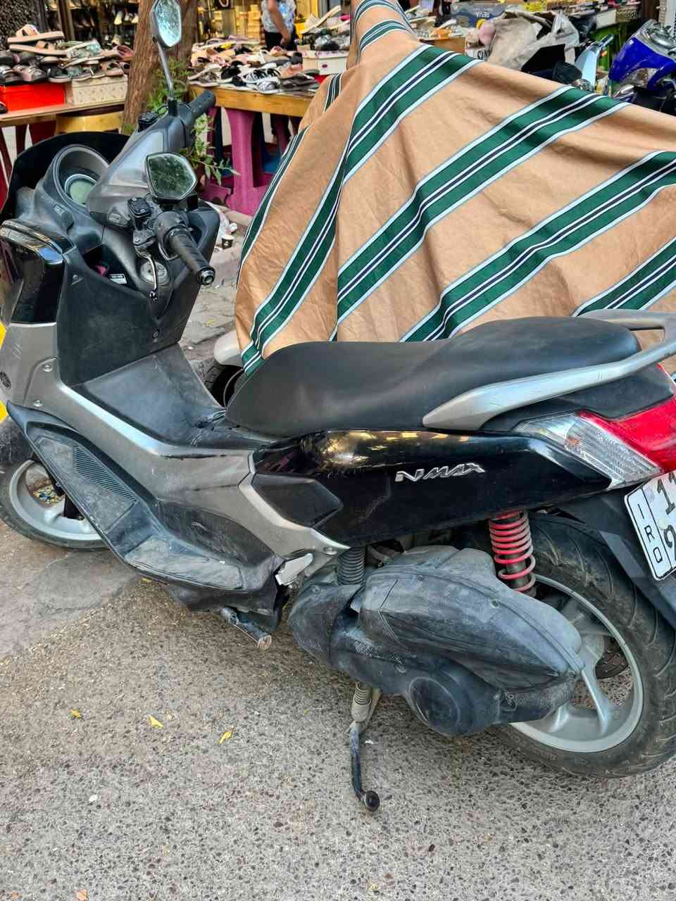 � للبيع Yamaha NMAX 🔥
مرقمة بغداد
داخلة هزّة جديدة 
الدراجة نظيفة والحمد لله، بيها تلحيظات بسيطة جدًا
السعر 26 $ 
الي تخدمه يراسلني على الخاص او على الواتس اب 
***********
