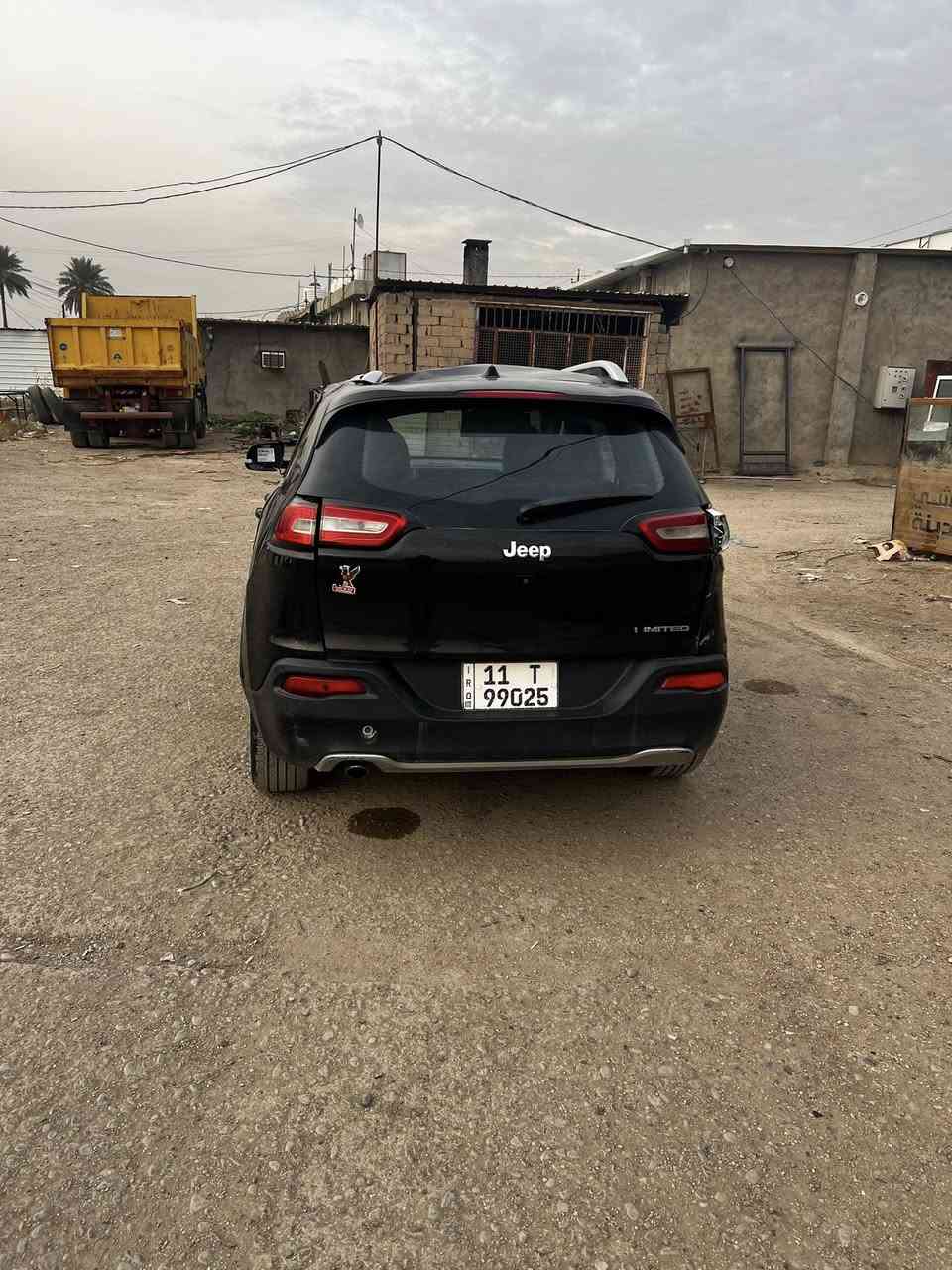 سلام عليكم جيب بزون موديل 2016بيه حادث
السياره شغاله وتمشي مواصفاته تشغيل عن بعد هندبريك دكمه اشاير بال مري كشنات كهرباء  وبعد بيه هواي مواصفات السياره خير من الله رقم بغداد الدولي لتواصل ***********مكاني بغداد الدوره غير متواجد على نت
