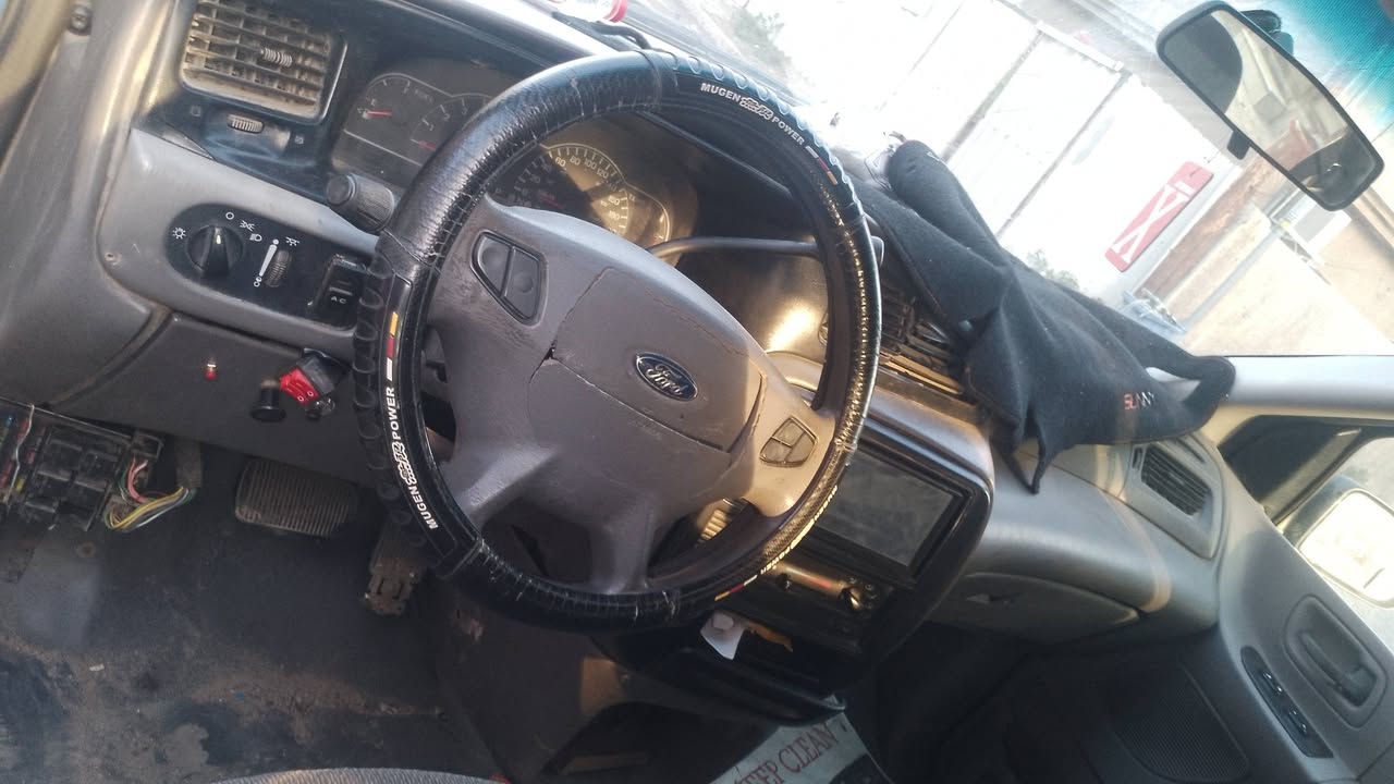 سياره ار بي 30 ورقه وبيها مجال.***********
