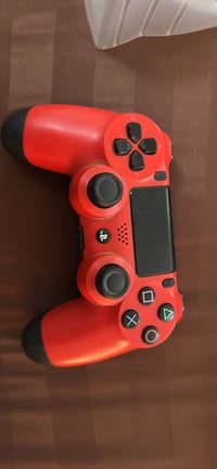 للبيع يده بلي 4 مستخدم اخو الجديد اصليه    السعر : 30 الف   العنوان : ...