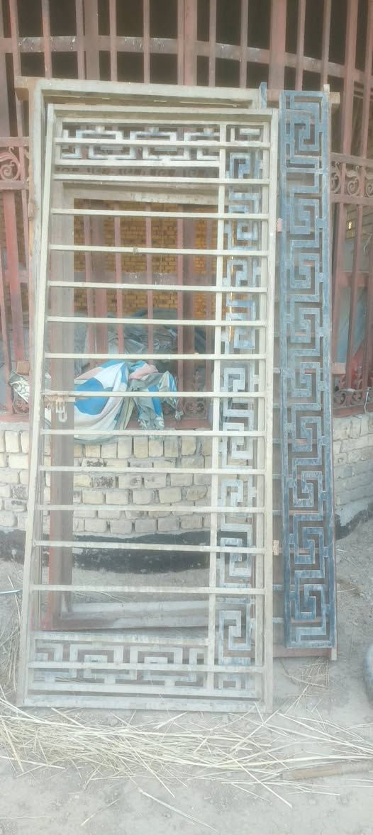 بيبان تزكام  حديد ثقيل نضيف جدآ  للبيع استفسار  على الرقم  ***********
