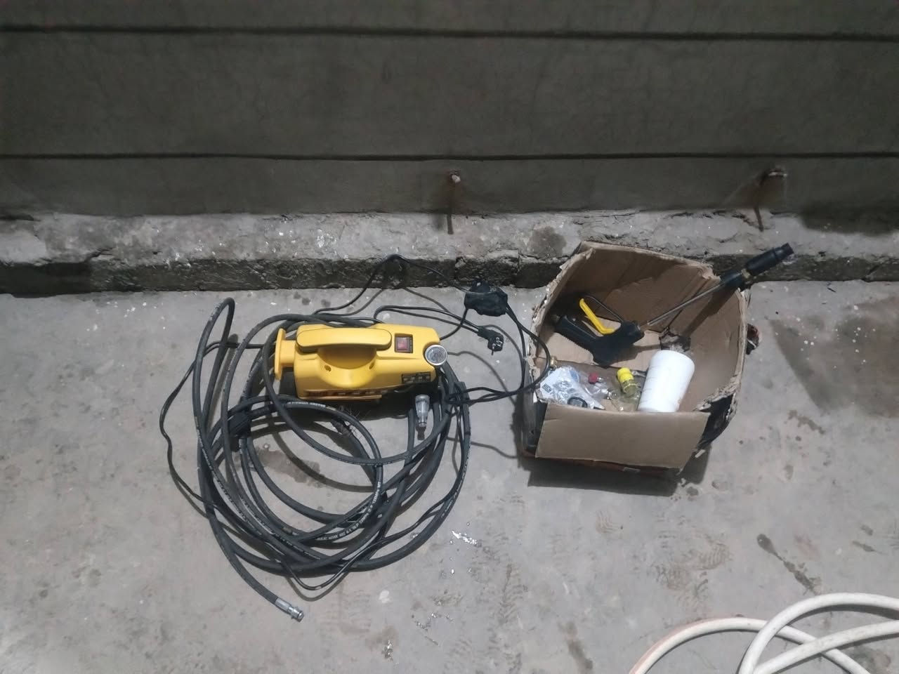 ماطور غسل نوع مليتو للبيع او معارض بماطور مي عادي 70 بار حقيقي جديد مستخدم يومين فقط شرط مع صوندة 10 متر وبطل رغوه ومصفى وراسيات كامله  ضمان 4 اشهر من شارع النبي شيت اخذتو ب 65 الوصل  موجود  السعر 40 بي مجال بسيط العنوان موصل كوكجلي ***********
