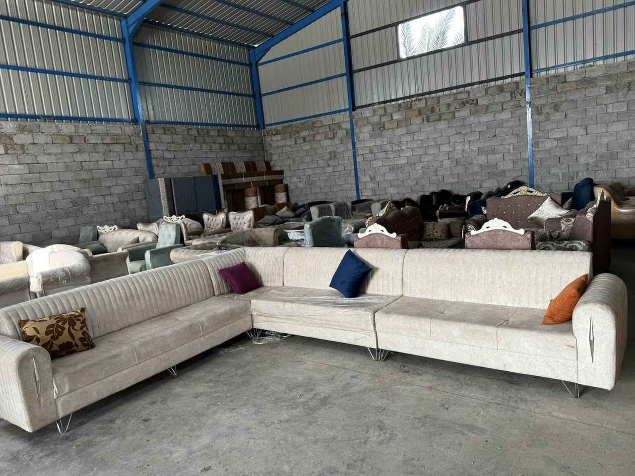 ديوان فول نضافه 11مقعد وسعر مناسب المكان تقاطع السايلو تقاطع بيت سيد اربيع اتصال ***********واتساب
