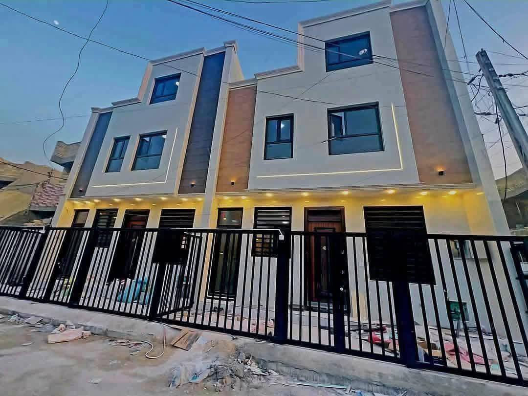 تونات 50 متر للبيع واجهة 6 زيرو
كل دار يحتوي على هول صالة منور

 مطبخ وخدمات  غرف نوم عدد3

حي الجهاد ديوان المخابرات 

للاستفسار ☎️ *********** واتساب
