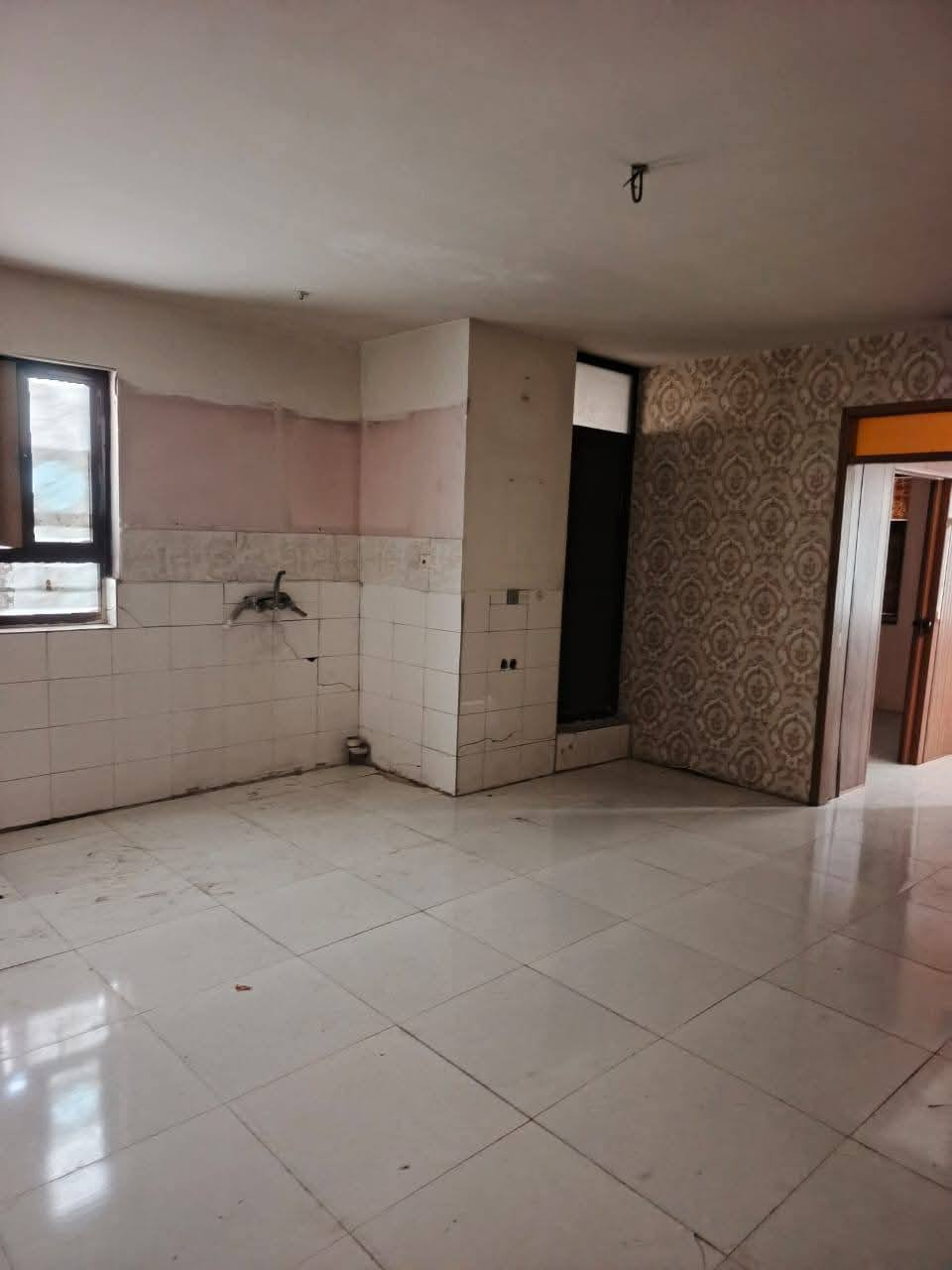 للايجار شقق طابق ثاني الشعب التجار الأولى قرب اعداديه بلقيس بيه ٢نوم وصاله وخدمات الإيجار ٣٥٠ للاستفسار ***********
