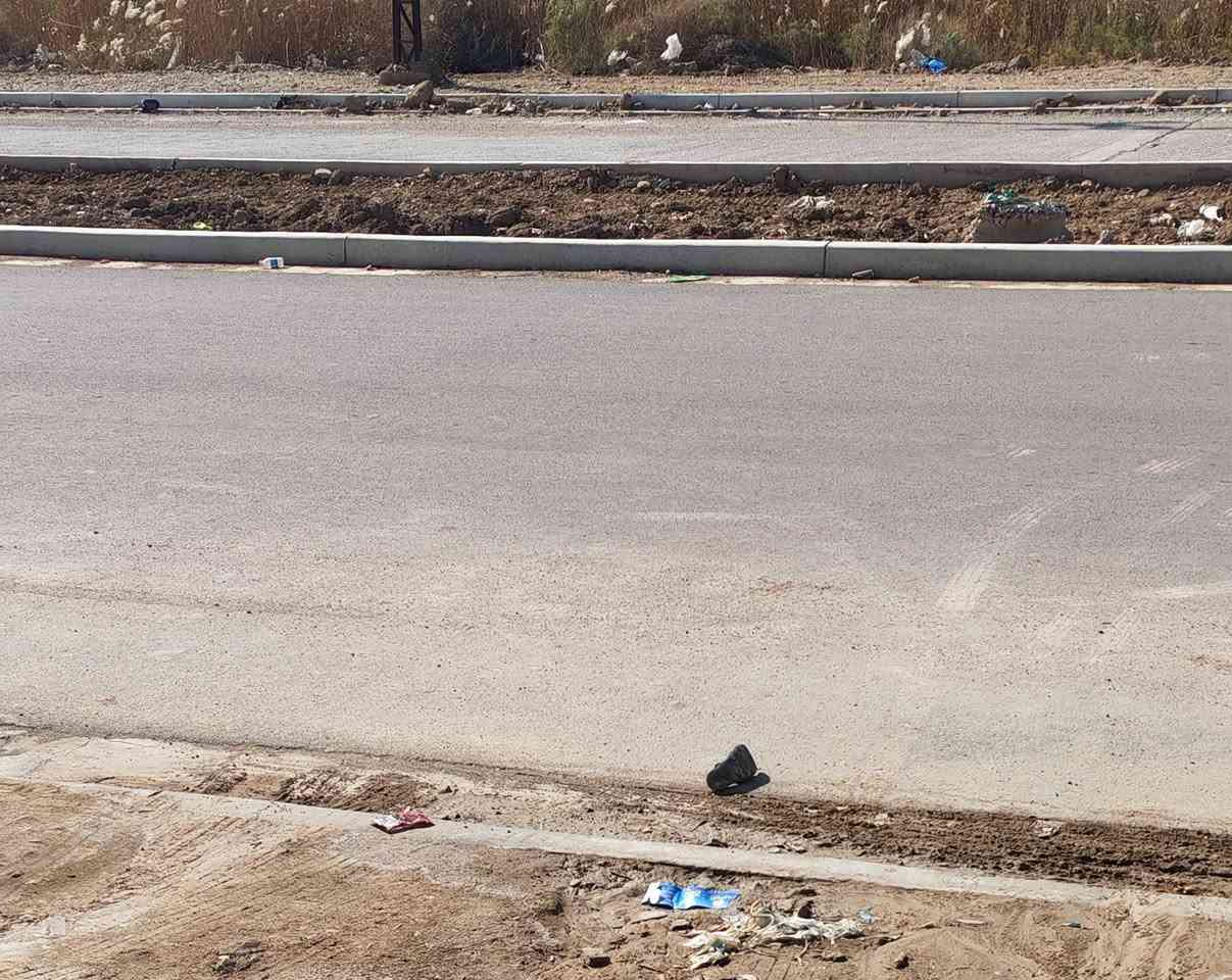 السلام عليكم بيت للبيع  بالسياسين على شارع 30 مقابيل مجمع الرواد
مساحة 280 متر 
مساحة البناء 200 متر صافي 
الخريطه موجوده بالصور طابقين نفس البناء فقط اكو تغير بلصحيات الفوك والجوه  
مع اضافة محل 3*6 موضح بالصور 
للأستفسار الاتصال ***********
