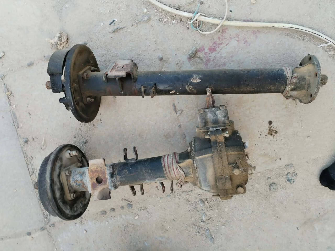 سلام عليكم غراض ستوته للبيع
مكينه شغاله سعر 60
سبير كامل 15
شركه كامله 25
دبلات مشدود سبوع بس 20
اكسن كامل عوزه جعمقه 25 
كلمن وسعره الاتصال ***********
