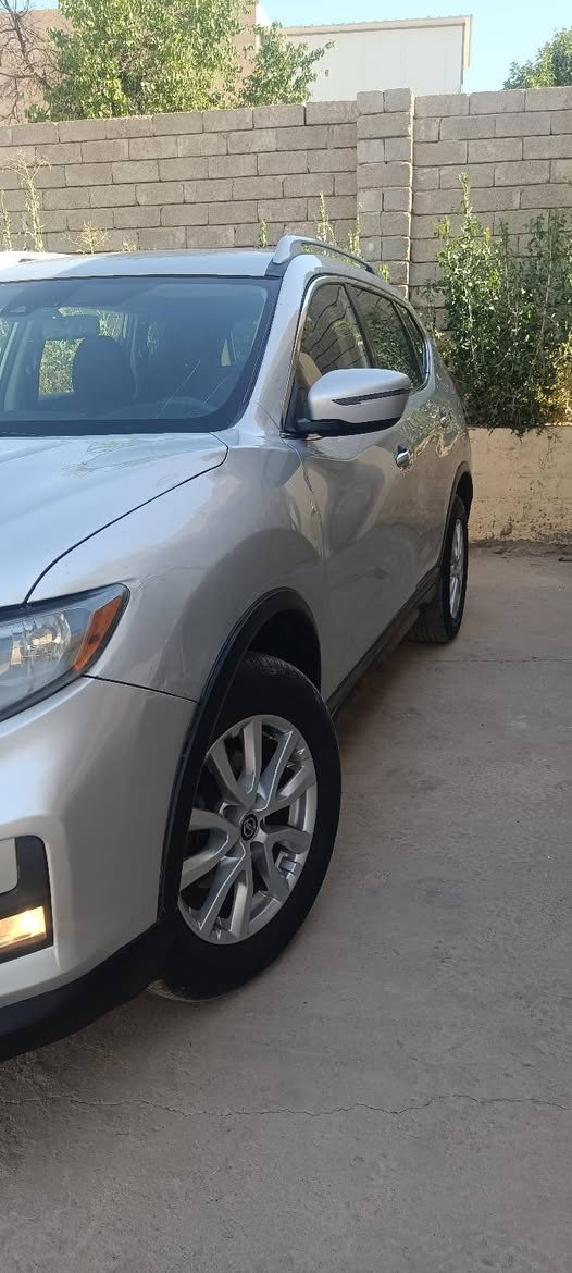 السلام عليكم
نيسان روج 2019 وارد امريكي sv فوول موصفات ماعدا الفتحه 
ماشي109.000 كيلو  قابل للزياده 
فور ويل كهربائي 
Eco + sport
ويل كب بلادي 
حساس تايرات
تبريد خلفي 
مسند خلفي 
بصمه 
تشغيل عن بعد 
محرك 2500 cc المرغوب 
كشن كهرباء 
صندوق كهرباء + مستشعر قدم + فتح عن بعد 
رادار امامي 
رادار خلفي 
اناره اوتو 
تنبيه رجوع 
تنبيه سياره جانبيه 
تحديد المسار
توقف ذاتي 
تحذير عند الرجوع 
بروجكتر 
تدفئه كشنات امامي 
اناره اوتو 
كامره خلفيه
تشغيل عن بعد 
رادار خلفي 

‏Car play 
Android audio 
Aux
Bluetooth
Wi-fi
Usb

‎شاشه 
كامره خلفيه 
حساسات خلفيه
وباقي الموصفات SV معروفه 

صور الحادث موجوده 
جاملغ يمين مصبوغ وحافة البونيد مصبوغة بدون دواخل 
السعر 145
صلاح الدين الشرقاط الجميلة 
 للاستفسار 
***********
