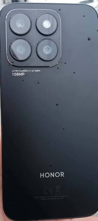 هنر X8bالحديث ذاكره (512)رام 8+8=16  وشحنو فول قطره بل شحن سعر  190 هذ...