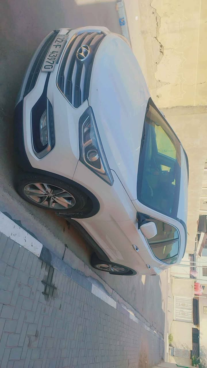 سنتافي 2018 خليجي رقم اربيل الجديد محرك 4 عدد ركاب 7 لون ابيض   بيهه تقشير بلبنيد قليل مواصفاتها كلش حلوه مكاني البصره *********** بيهه مجال بسيط الزبير, البصرة
