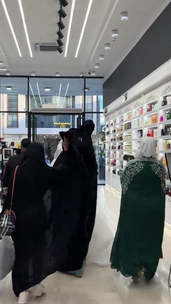 ⁨	حبيت اونسكم ويانه  ولتنسون اذا حبيتو البلشر الكريمي من مون ريڤ طلبوو عن طريق ارقام الواتساب💕 للحجز يرجى التواصل مع 🚨 *********** 🚨 ارقام الواتساب للحجز فقط ***********📞 ***********📞 ***********📞  ***********📞 رقم الدعم والشكاوي  ***********📞 الفرع الاول (كوزمتك هدى يوسف) بغداد - بغداد الجديدة - مول الجواهر - السرداب الفرع الثاني ( كوزمتك هدى يوسف ) زيونة شارع الربيعي عمارة الارجوان الطابق الارضي الفرع الثالث( كوزمتك هدى يوسف ) المنصور  شارع الرواد  مقابل مول خليفة⁩

