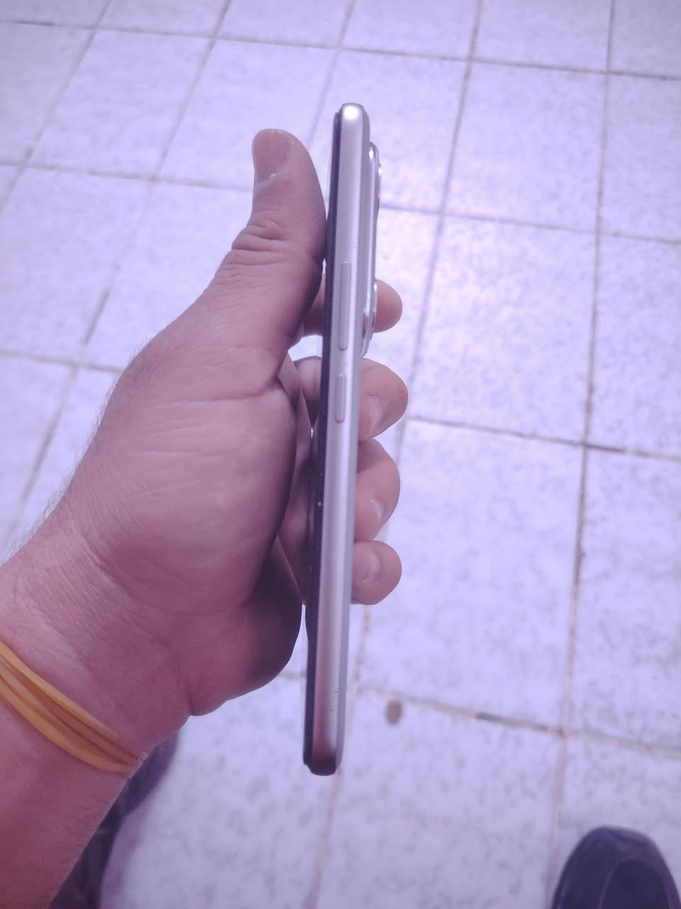 هونر 400برو للبيع نضافه مثل من وضح ل صوره السعر 550 وبي مجال بس بي كسر الزجاج مال كامره الكامره ممتضرره بس الجامه مالتها وصير بسعر جداً مناسب ما الباقي نضيف الرقم وتساب ***********
