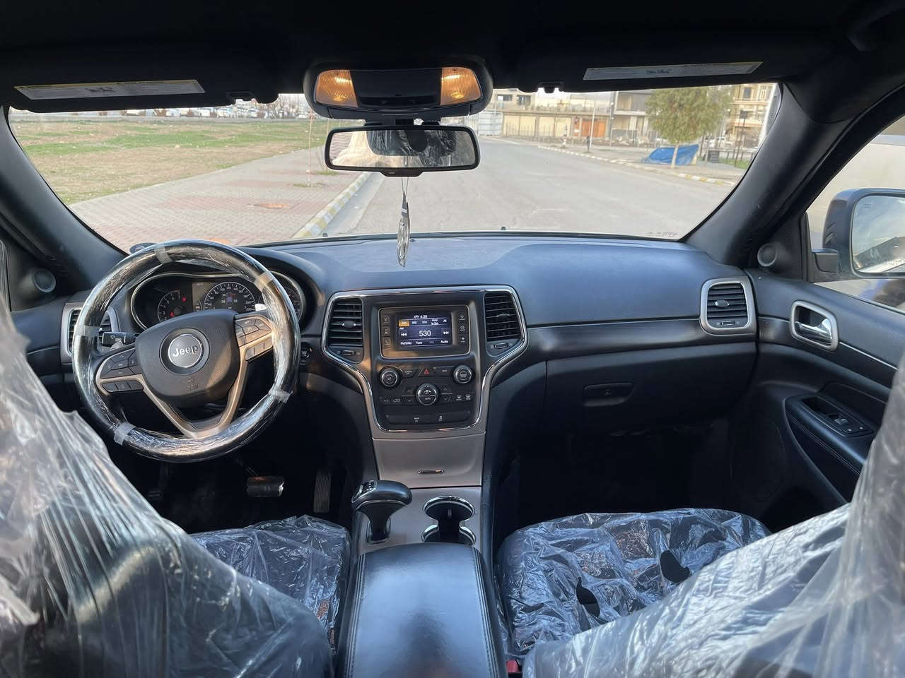 ئه د ميني دل
جيب لادريدؤ براوه براوه دوبه ي  مؤديل2015
گيرو مه كينه و ته قه و ره قه ي به شه رت كاره بايي به شه رت  ده عامو ليدراوي نييه 
سه ياره كه ده بل ئه كسل
گير سووكان ته بريد ساردو گه رم 
4چار تايه و ويلي لؤكي له ژيره تازه داخل
گؤرينه وه ناكه م ته نها فرؤشتن
ژم'***********
***********
نرخ'83مه جال 
شوين چمچه مال
