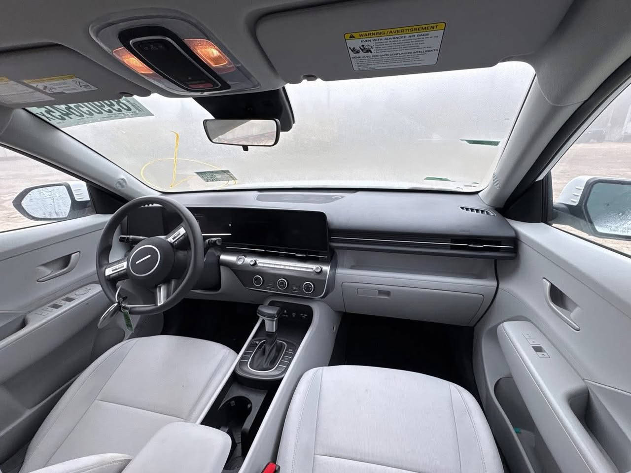 كونا 2025 
نص مواصفات 
ماشية 3000 mi 
السياره بالحره  عمان 
ترهم كتاب شهداء 
حادثهة موضح بالصور وغراضها اجتي وياهة 
بدون ايرباك 
بصمه 
شاشة متصل 
داخل ابيض ملكي 
*********** 
متوفر واتساب
