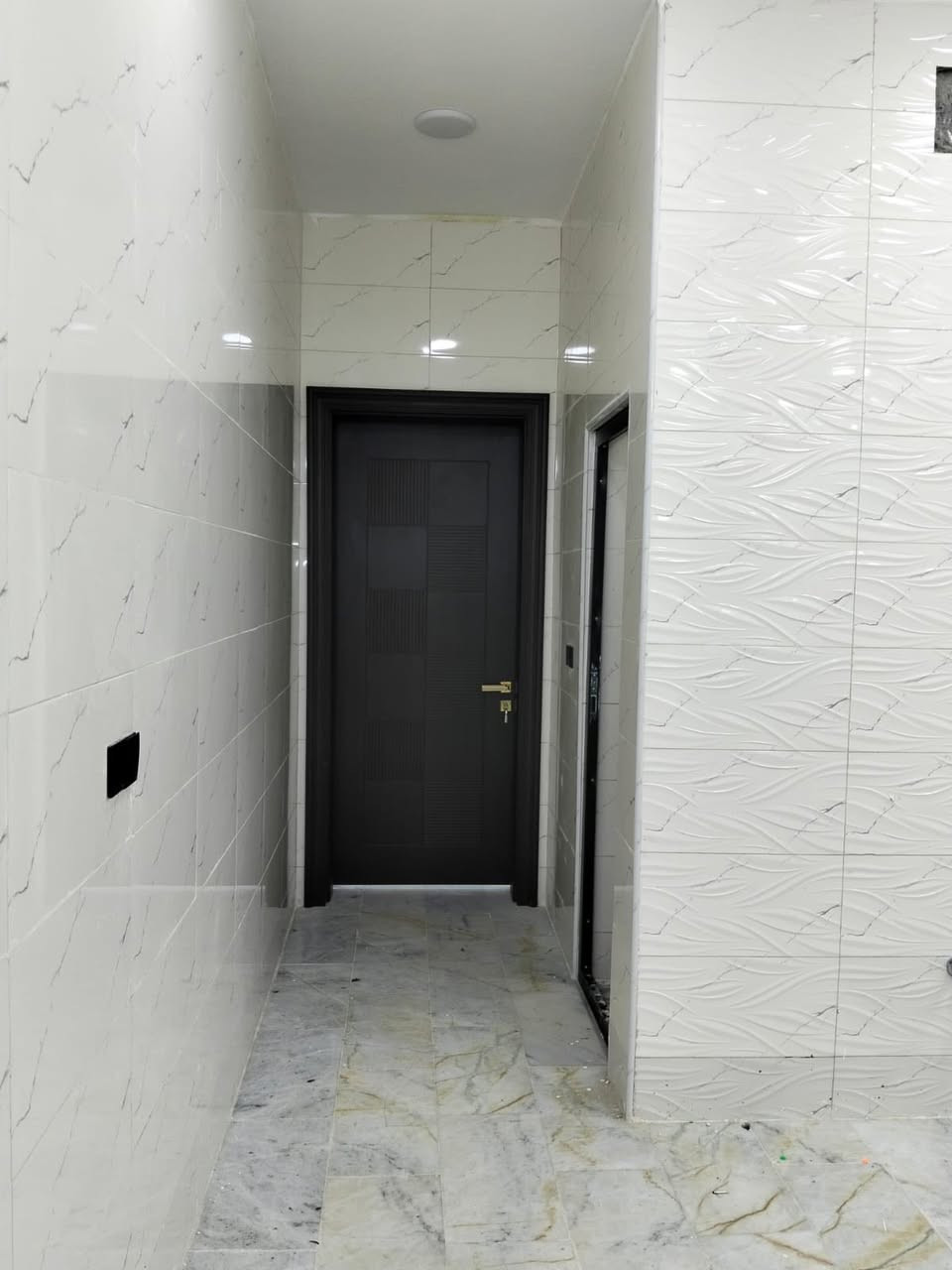 السلام عليكم
مشتمل للبيع او مراوس المساحه 90 م قاطين مسلح بناء حديث تسليم مفتاح بناء درجه اولى فول الواجهه 4،5 والنزال 20 مدخلين

يتكون من 

كراج خدمات خارجيه استقبال صاله مطبخ خدمات منور غرفه 

ط2 غرفتين منور خدمات 

ط3 بيتونه كبيره وسطحين 

ارضيه مرمر ابواب تركيا قاصه شبابيك المنيوم

العنوان الشعب خلف لحوم ابو سجاد الي مقابيل حسينيه المصطفى

سعره مناسب جدا

للاستفسار اكثر الاتصال او مراجعه مكتب الشارقه للعقار موبايل *********** ابو يوسف
