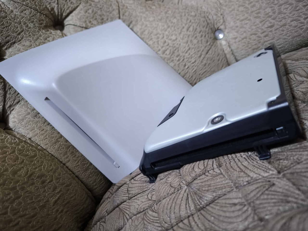 Disc Drive دسك درايف(مشغل اقراص) نظيف 100% للبلي 5 اشتريته للبرو ويرهم للسلم كذلك وهسه ماأحتاجه مستخدمه صارلي شهرين مكاني بغداد الامين وعندي توصيل الكل المحافظات 5 آلاف✅ بغداد, العراق


**إذا كنت صاحب هذا الإعلان وتريد حذفه لأي سبب، رجاءا أرسل رسالة إلى الدعم الفني**