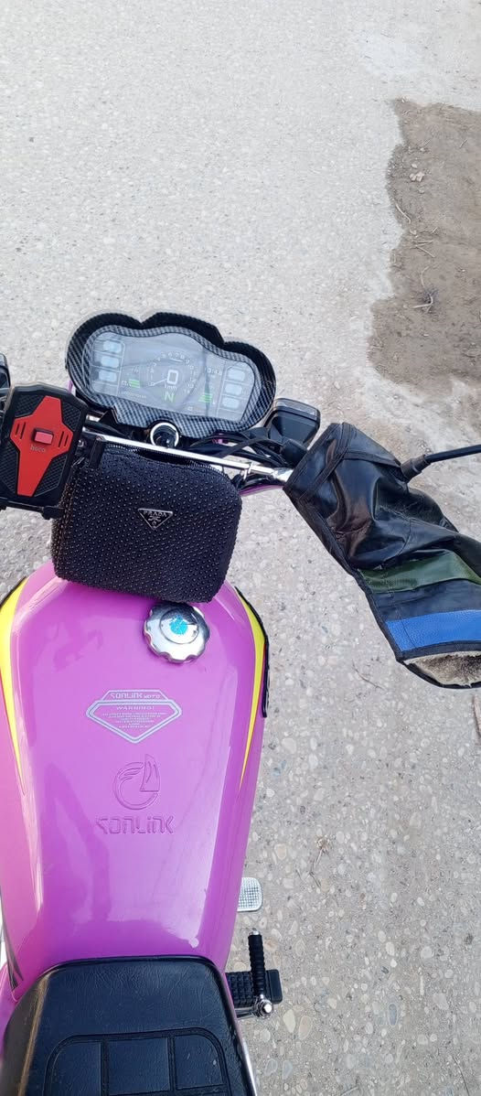 سلام عليكم دراجه للبيع موديل 25 اوراق سكنر الدراجه شتغلت بيه نص يوم الله شاهد  الدراجه كامله من كلشي ابيع كله هيه وغراضه صالنصه كاتم الصوت حلوه السعر 900 بيه مجال حك الجيه هاي التفاصيل الشراي يتفضل ‏‪***********‬‏
