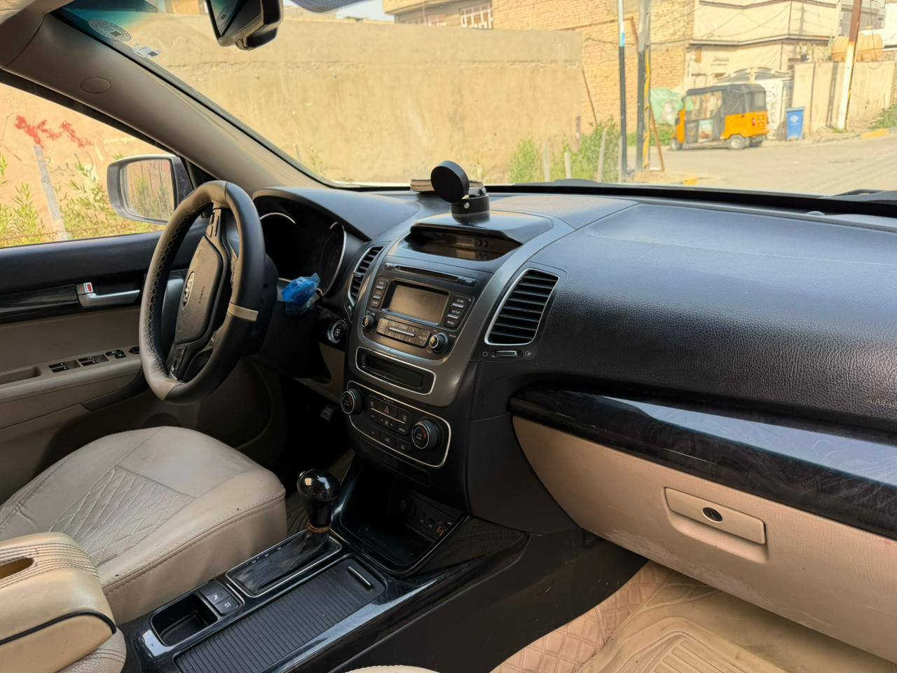 سونتور 2015
خليجي كفالة عامه ما عدا رصعات بسيطه 
السونار موجود بلمنشور 
رقم اربيل باسمي تحويل ثاني يوم 
السعر 175 وبيها مجال 
مواصفات 
إشارة بلمري 
نظام ايكو 
تحديد مسار 
سبعه راكب 
تبريد 4 قطع 
4 سلندر 
رقم اربيل 
مكان السيارة بغداد 
لتواصل على رقم ***********
