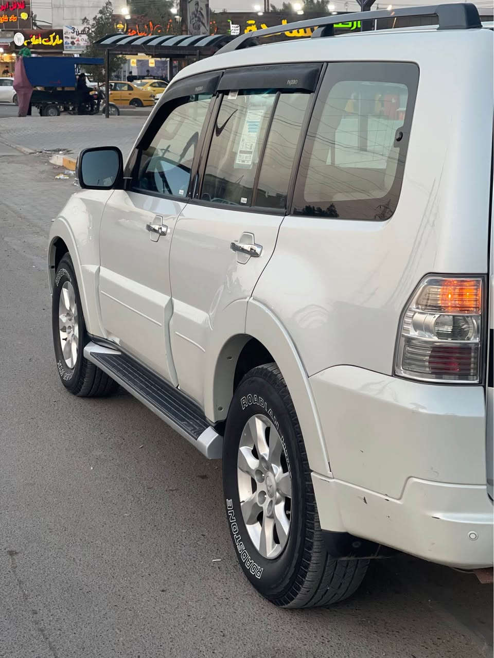 السلام عليكم 
باجيرو موديل 15صدفي حبتور 
ماشية 142
محرك كير مكفولات 
السيارة بيها فقط بنيد صبغ ودعامية بدون دواخل رقم بغداد السيارة نظيفه الحمدلله كله ع الشركه
الاتصال *********** بغداد, العراق
