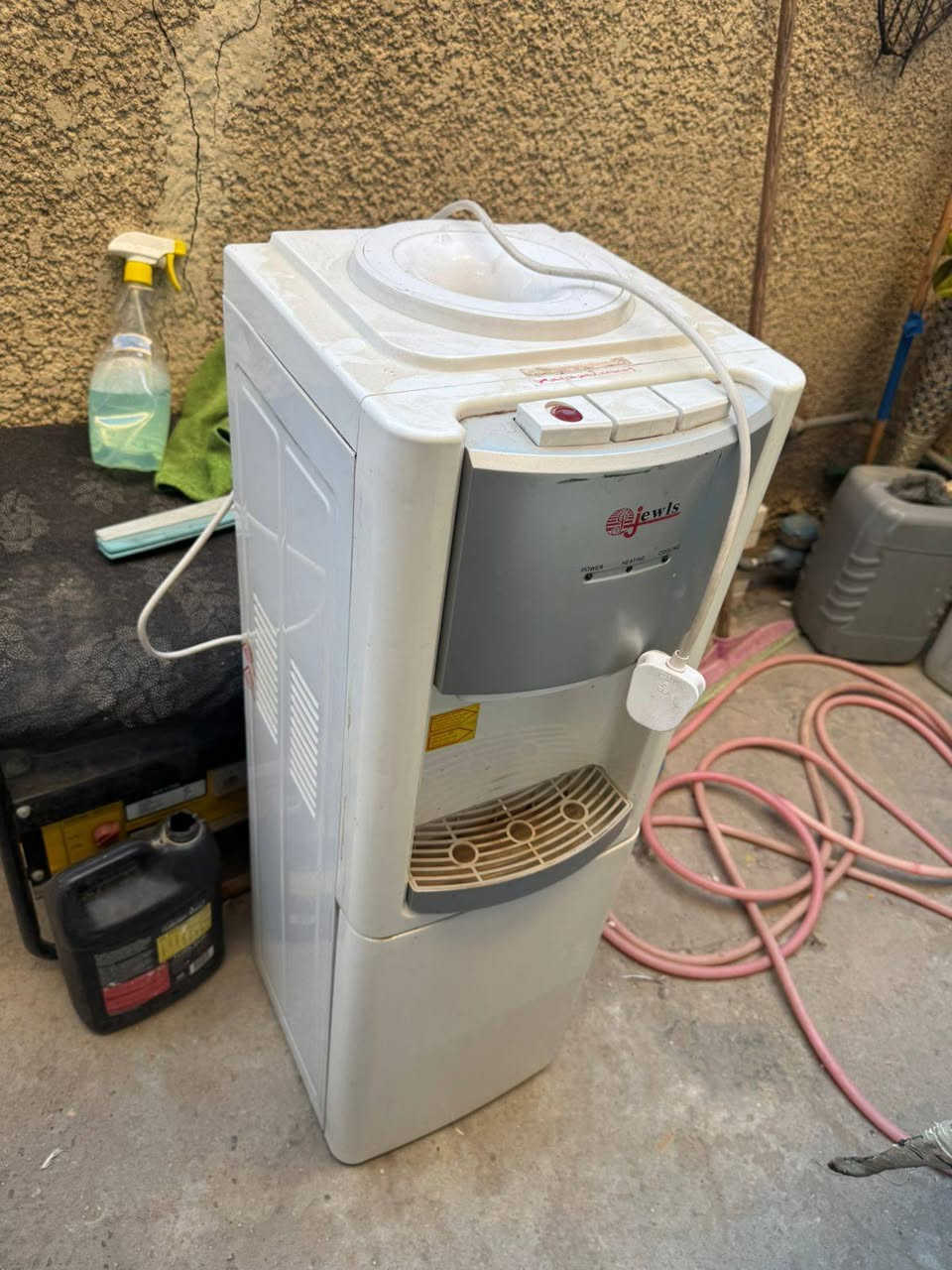 سلام عليكم اغراض للبيع مال بيت الاسعار على الخاص العنوان بغداد حي البنوك متواجد على النت وهاذا رقم الهاتف ***********
