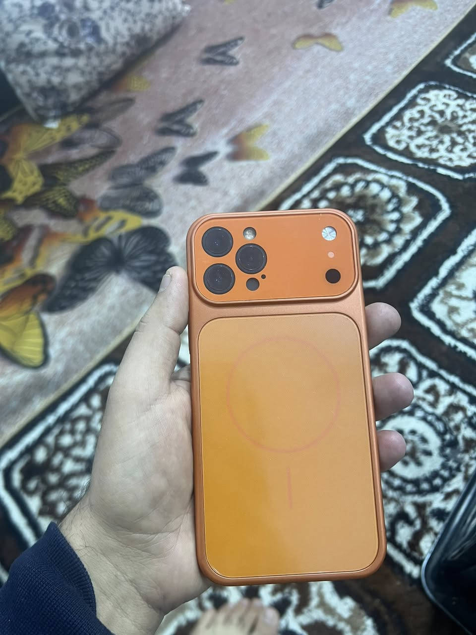 12 برو ماكس كله بلادي شرط بطاريه 80 ذاكره 256 فقط الضهر مكسور   ***********
