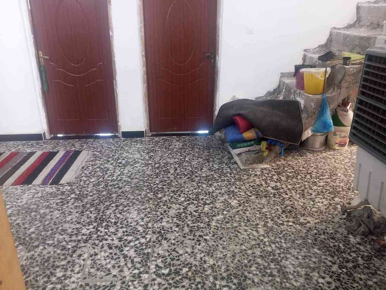 سلام عليكم بيت للبيع في منطقة الجعاره جميع الخدمات متوفره مساحة البيت 212م يتكون البيت من غرفتين وصاله استقبال ومطبخ وحمام داخلي السعر 65وقابل للتفاوض للتصال***********

