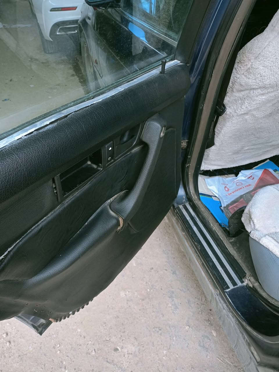 اسلام عليكم الوحش للبيع e34BMW حجم 525 موديل 1991 محرك مسكر فانوس  بجم عريض 🏮عليها ادامه كامله للمكينه كفاله كير مكينه اكسن شلعه معدل فول 🥰 كهربائيات كلها شغاله تبريد شغاله 🥶 شاشه اندرويد مرايت جوانب منفصل كهربات تحكم بل مري فول واحد على واحد عليها ويل خليه جديد طخم تاير جديد خرفتها حلوه عوزها ترتيب للبطاين حديده اماميه 70 بل 100 حديده خلفيه 100 بل 100 رقم كربلاء مشروع وطني وين ما يعجبك تتحول بسم عمي  سنويه صاقطه  نافذه    السعر 48 وبيها مجال   والي  تعجبه  ستفسار *********** مكاني ذي قار
