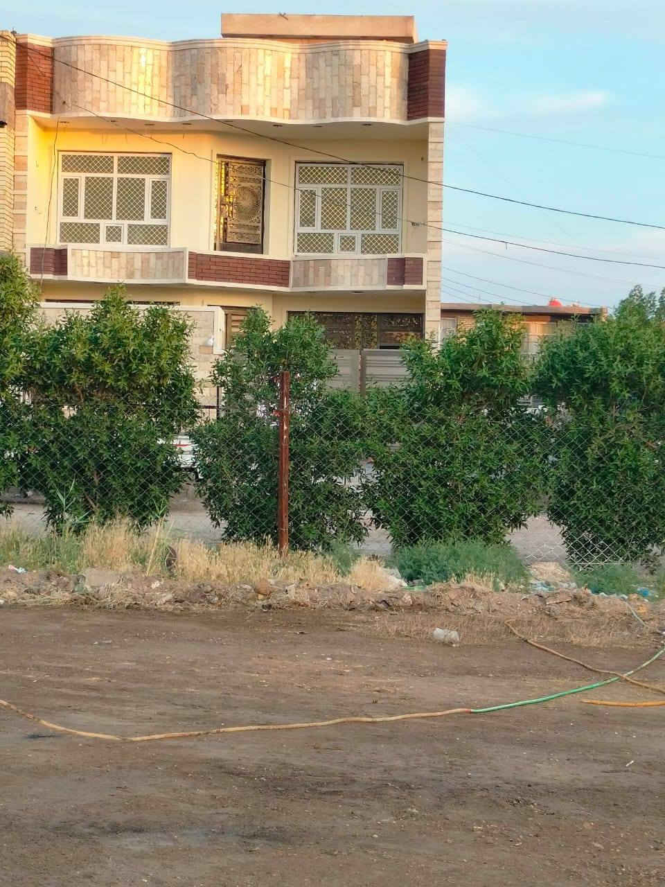 يالله 
بيت لبيع في ابوغريب المنسيه قرب مدخل المنسيه جهه السريع معمل حليب بلادي 
رقمها5283 مساحته 150م واجه 7ونص نزال20 شارع 15 كدامها محرم بيت نظيف كما موضح بل صور وفيديو
***********
***********
***********
