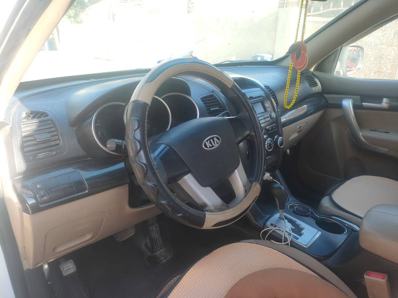 سورنتو 12 خليجي
محرك 2400 دوش 
ضررها فقط شبرين بالصندوق 
رقم اربيل 
ماشية 108 
مكان السيارة بغداد 
السعر 13 الف 
رقم الهاتف ***********
