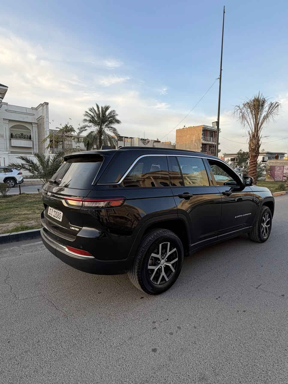 Jeep Grand Cherokee 2024
الموديل 2024 . وارد امريكي دخول جديد مرقم بغداد 
المحرك : 3600
العداد :20 الف  
اللون : اسود زيتوني مغلفه Bbf
داخل سياره لو بيجي 
وضع الشارع/ حساسات  امامي خلفي
فور ويل 
سياره دفع رباعي قياده انظمه جبلي ثلجي صحراء 
شاشه كار ابلي 
مرايات رادار نقطه عمياء 
مري شفط + اشاير 
مكفوله من صبغ وتبديل 
بيه بارد ممبين نهائي 
السعر 318 وبيه مجال مراوس بلقناعه 
***********
