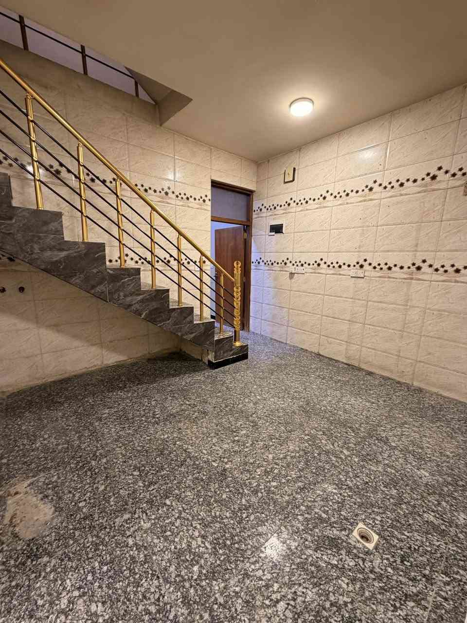 للايجار في السيدية لدى  مكتب الاعتماد الهندسي للعقار
——————————————
#بيت مساحة 50م يحتوي على 

3غرف نوم وصالة 

مطبخ خدمات 
———————————-
للاستفسار:***********📞
