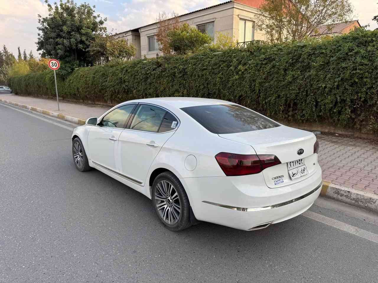 كيا كادينزا
موديل : ٢١٢
سبوغ ٤ پارجه سه ياره كه زور ته نك و جوانه 
روشتن ١٨٩٠٠٠ روشتوه
گير مه كينه نه كراوه ته وه لوكه 
سه نه وي نوي هه زه ي نوي جوار تايه ي نوي يه ك دينار مه سره في تيدا نيه 
به ناوي خومه
شوين : هه ولير
نرخ :  95
ژماره موبايل : ***********

كيا كادينزا
موديل ٢٠١٢
مشيه ١٨٩٠٠٠
سبغ ٤ قطعه سياره كلش حلو
گير و محرك ما مفتوح بشرت كلش جديد
سه نويه و هزه كله جديد دينار مصارف ما عليها
سياره بسمي
مكان : اربيل
السعر : 95
رقم موبايل : *********** أربيل, العراق

