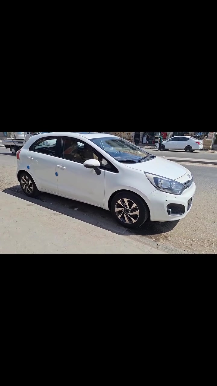 كيا ريو 2014 هاتشباك خليجي محرك 1600
تبريد وكير ومكينه مكفولات الداخل نضيف كلش 
بيها قطيعتين مبدلات الباب الوره السايق والجاملغ الامامي بصوب العبري
وبارد بالجاملغ الورة السايق فقط. 
رقم اربيل 
السعر(( ١٠٠ ))وبيها مجال  مكاني النجف الاشرف 
***********
